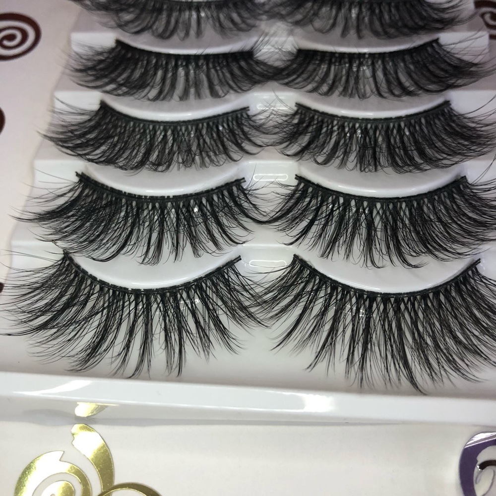 “DREAMZ” 3D LASHES ✨ - Picture 3 of 3